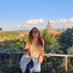 Arianna Pinti, vincitrice del contest di scrittura creativa ideato da Edizioni Il Papavero in collaborazione con l'associazione Melainsana